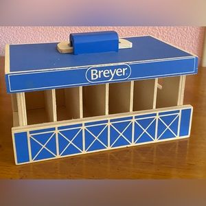 Breyer Horse Carrying Case Wooden Barn 59217 Blue Collectible.